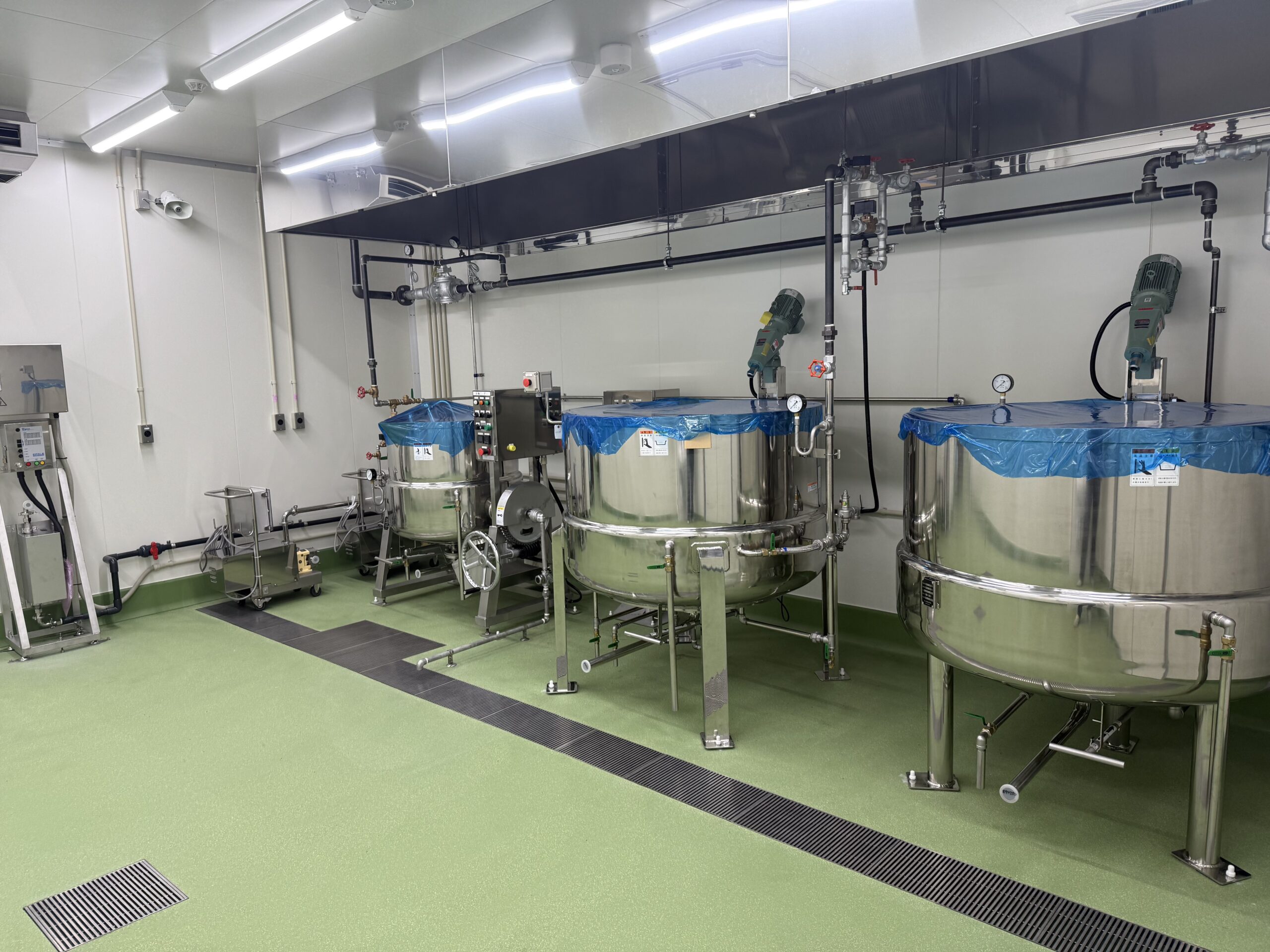 蒸気釜、搬入・配管工事施工後